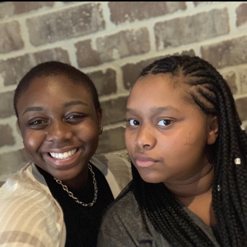 Meet your Poshers, Taylor & liza